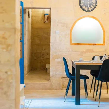 Comfy 2 Bedroom Flat In The Heart Of