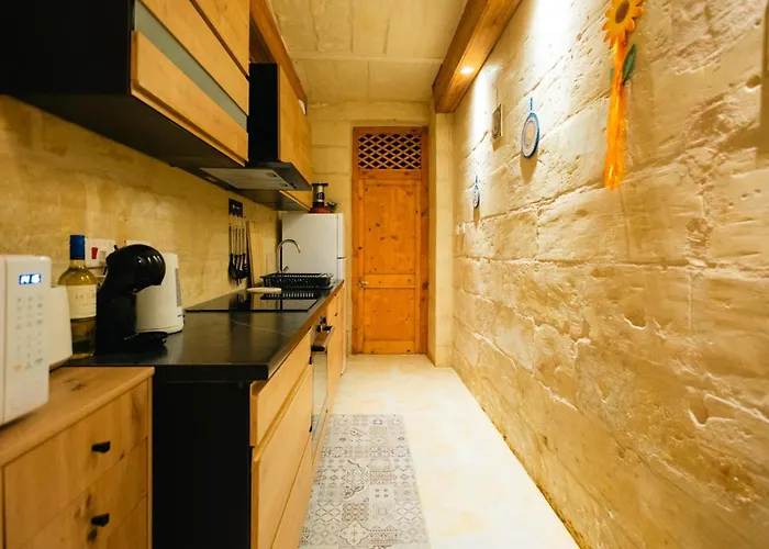 Comfy 2 Bedroom Flat In The Heart Of 일 푸리아나