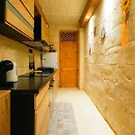 Comfy 2 Bedroom Flat In The Heart Of By Buena Vista Floriana