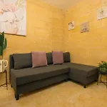 Comfy 2 Bedroom Flat In The Heart Of By Buena Vista Флориана