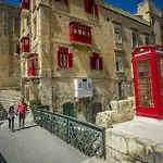 Comfy 2 Bedroom Flat In The Heart Of By Buena Vista *