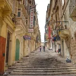 Comfy 2 Bedroom Flat In The Heart Of By Buena Vista * Floriana
