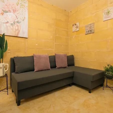 Comfy 2 Bedroom Flat In The Heart Of By Buena Vista איל-פוריאנה