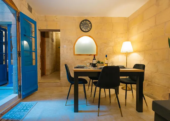 Apartment Comfy 2 Bedroom Flat In The Heart Of