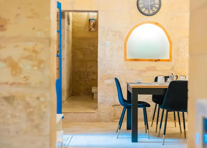 Comfy 2 Bedroom Flat In The Heart Of