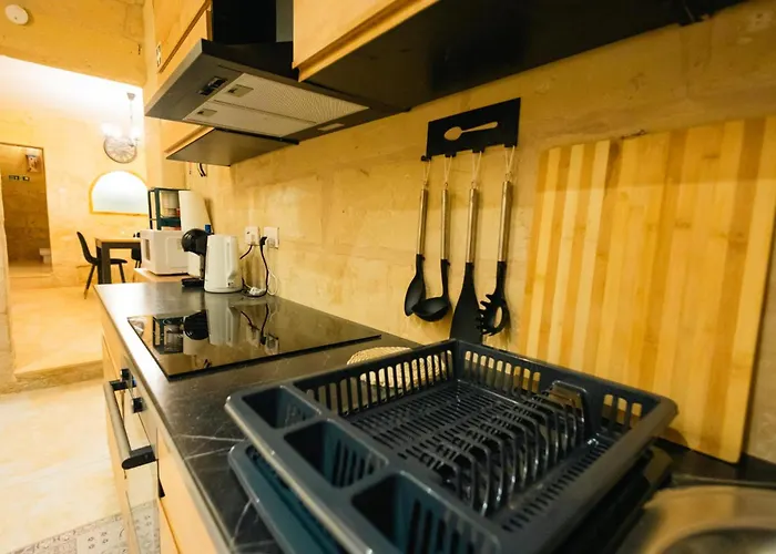 Comfy 2 Bedroom Flat In The Heart Of