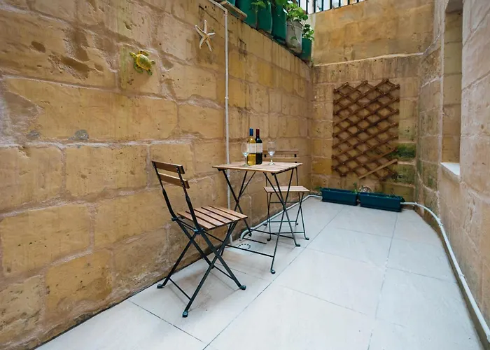 Comfy 2 Bedroom Flat In The Heart Of * Il-Furjana